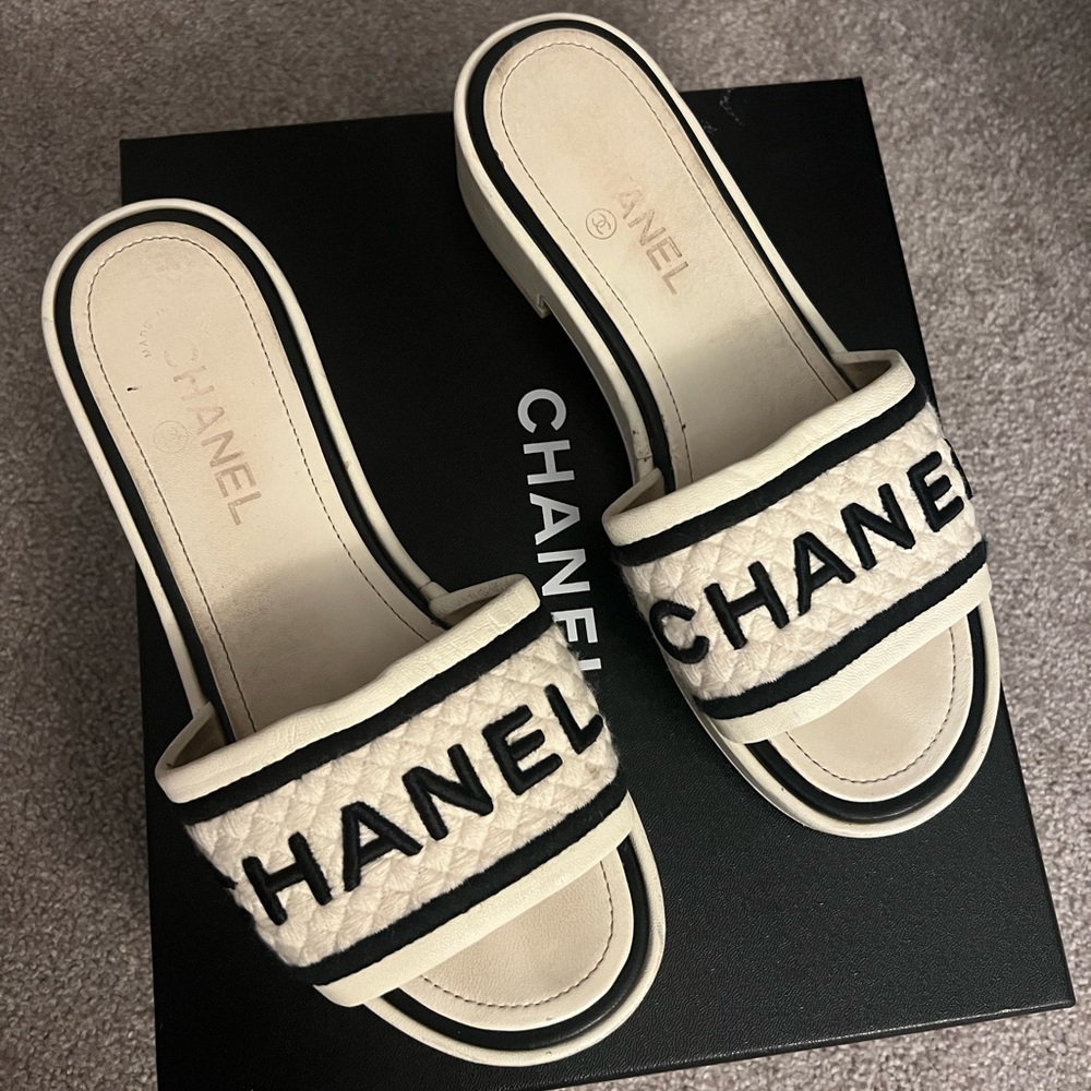 Chanel slides